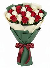 Букет Микс из красных и белых роз в Чухломе