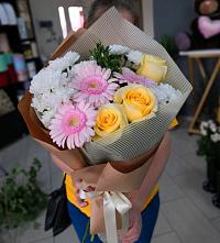 Букет цветов из:  Герберы, Розы и Хризантемы в Чухломе