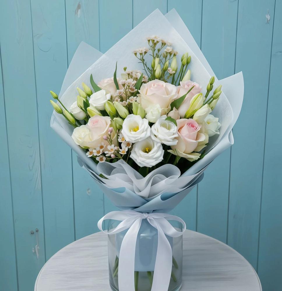 Букет цветов из: Розы и Лизиантусы в Чухломе