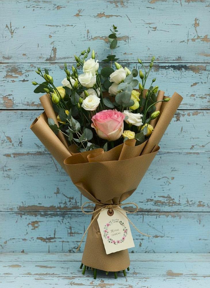 Букет цветов из: Розы и Лизиантусы в Чухломе