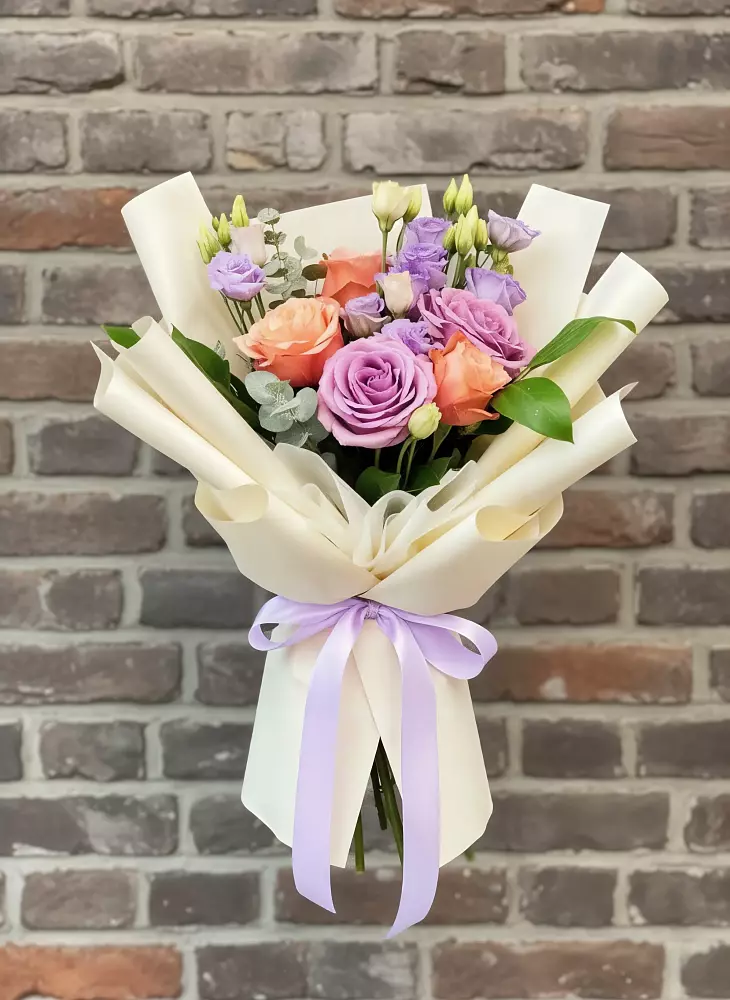 Букет цветов из: Лизиантусы и Розы в Чухломе