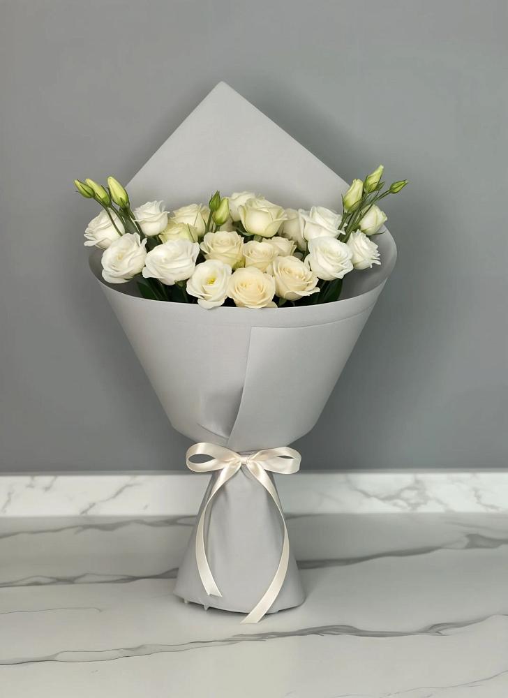 Букет цветов из: Розы и Лизиантусы в Чухломе