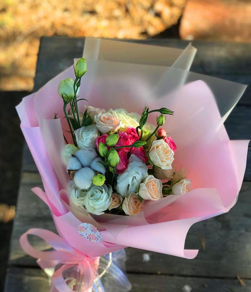 Букет цветов из: Розы и Лизиантусы в Чухломе