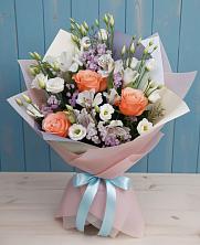 Букет цветов из:  Лизиантусы, Розы, Альстромерии и Гипсофила в Чухломе