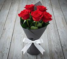 Букет 5 Красных роз Эдлесс Лав в Чухломе