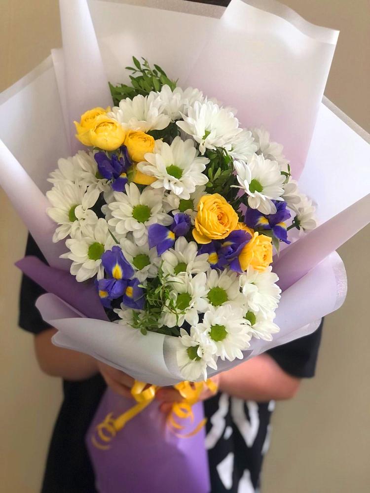 Букет цветов из: Ирисы, Хризантемы и Розы в Чухломе
