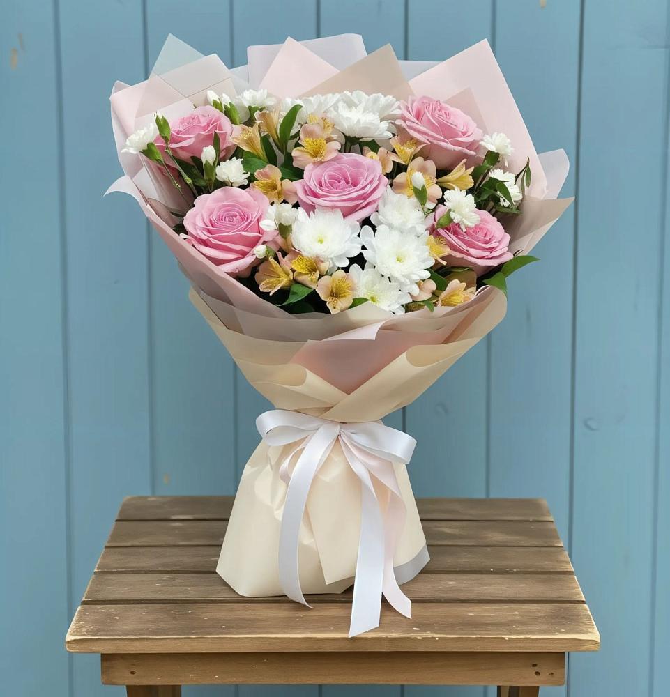 Букет цветов из: Гвоздики, Орхидеи и Розы в Чухломе