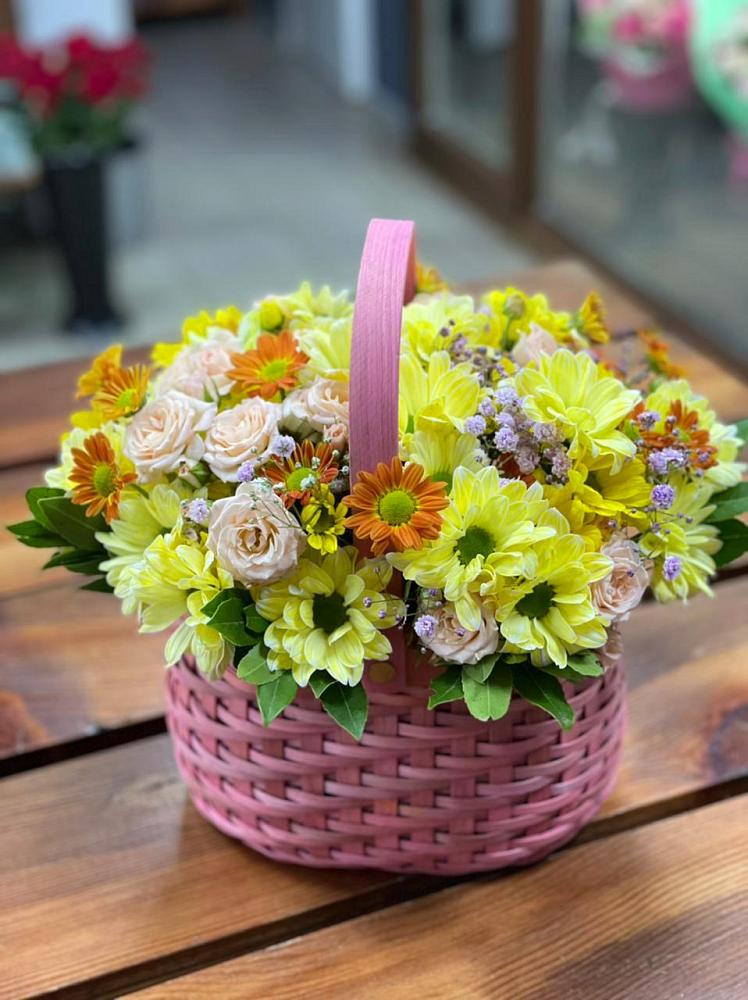 Цветочная композиция из Хризантемы и Розы в корзине в Чухломе