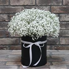 Цветочная композиция из Гипсофила в шляпной коробке в Чухломе