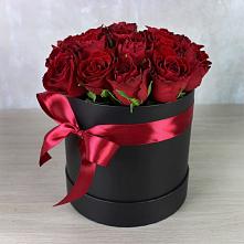 Цветочная композиция из Розы в шляпной коробке в Чухломе