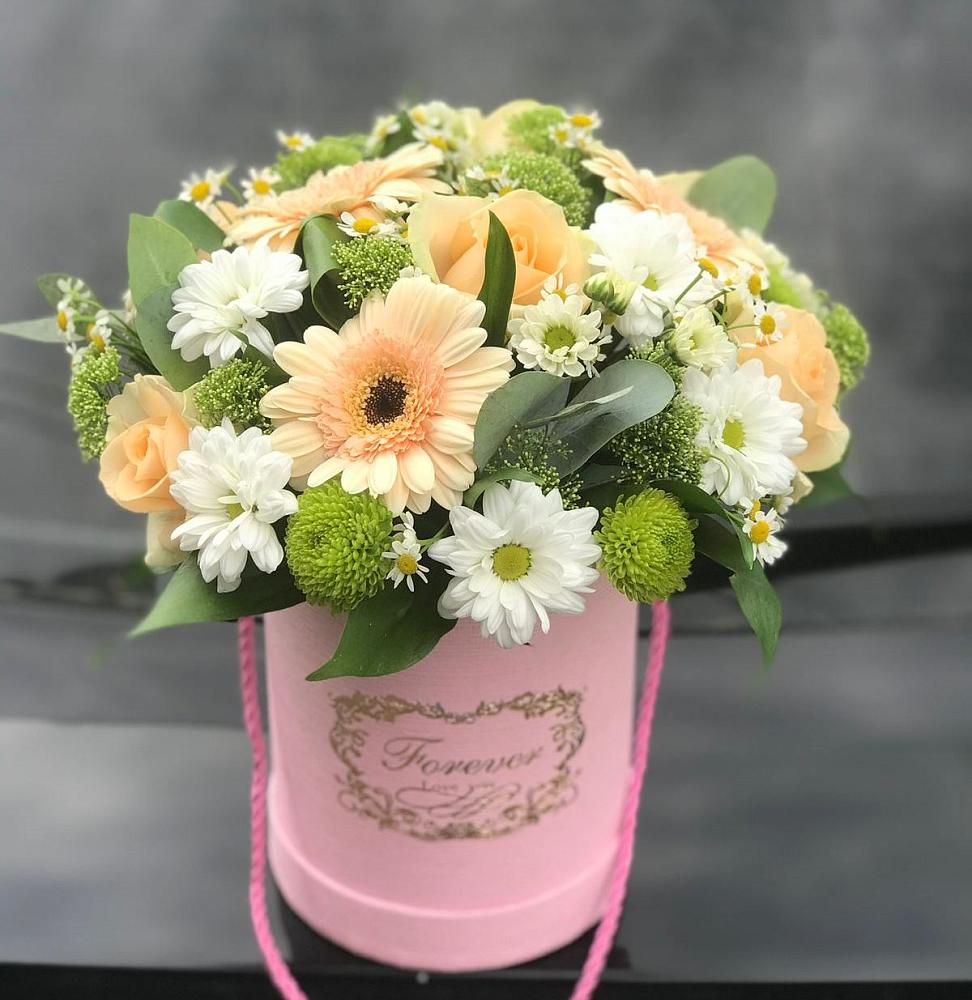 Цветочная композиция из Розы, Герберы и Хризантемы в шляпной коробке в Чухломе