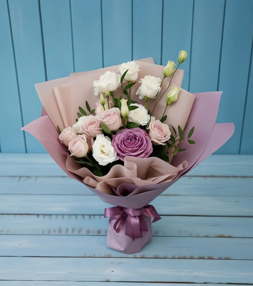 Букет цветов из: Розы и Лизиантусы в Чухломе